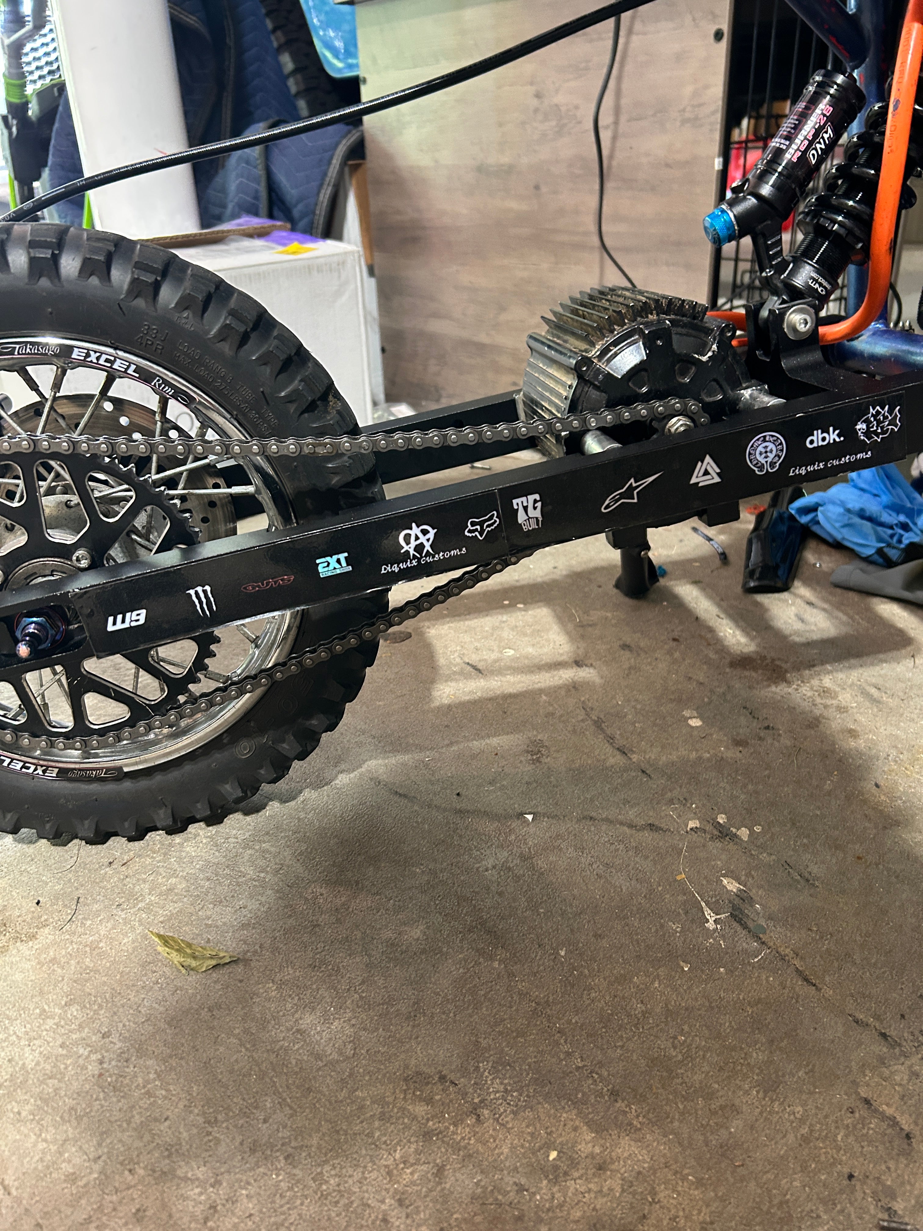 razor/tuttio swingarm decal (non customizable)